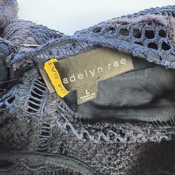 Adelyn Rae Navy Blue Lace Romper Women’s Size L Short Sleeve Floral Romantic - Picture 12 of 16